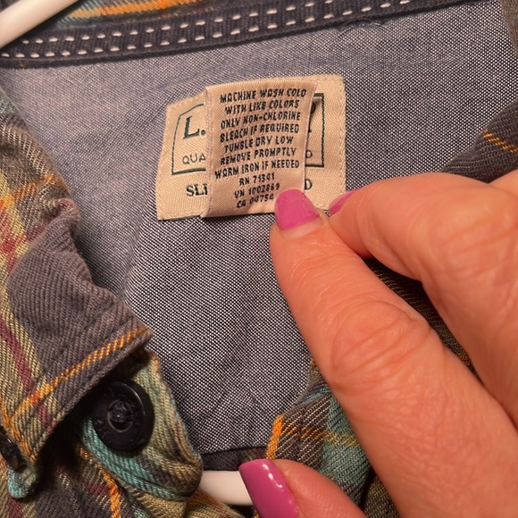 L.L. Bean Casual Button Down Shirt green and Yellow size medium - Picture 4 of 8